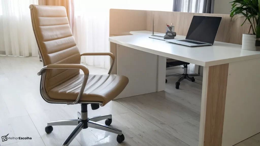 **Título:**
**Cadeira boa para coluna: como evitar dores nas costas com conforto e estilo****Meta descrição:**
Descubra como escolher uma **cadeira boa para coluna** e dizer adeus às dores nas costas! Confira modelos recomendados, benefícios e dicas práticas para transformar seu dia a dia.---## Introdução: Sua coluna merece atenção — e uma cadeira de verdade!Quantas vezes você já se levantou da cadeira com aquela dor chata nas costas? Talvez até tenha pensado: “É só cansaço”. Mas a verdade é que, se você passa horas sentado — trabalhando, estudando ou jogando —, sua coluna está pedindo socorro. E a boa notícia? Tudo pode melhorar com uma **cadeira boa para coluna**.Escolher o assento certo não é luxo. É cuidado com você mesmo. E não se preocupe: não é preciso virar especialista em ergonomia para acertar na escolha. Vamos te guiar com simplicidade, carinho e informações práticas que realmente fazem a diferença.---## Cadeira boa para coluna: como evitar dores nas costas de verdadeA expressão “cadeira boa para coluna” não é só marketing. Ela se refere a modelos que oferecem **suporte lombar**, **ajuste de altura**, **encosto ergonômico** e materiais que distribuem bem o peso do corpo. Esses detalhes parecem pequenos, mas são gigantes na hora de proteger sua postura e prevenir incômodos como:- Dor lombar crônica
- Rigidez no pescoço
- Dormência nas pernas
- Fadiga muscularQuando sua coluna está alinhada, você se sente mais leve, mais focado e até mais feliz. Sim, postura influencia no humor!---### Por que sua cadeira atual pode estar te sabotandoMuitas pessoas usam cadeiras comuns — aquelas de plástico duro, sem apoio nas costas ou com assento fino — achando que “dá pra aguentar”. Mas o corpo não esquece. Cada minuto mal sentado soma tensão nos músculos e articulações.Uma **cadeira ergonômica** não é só para escritórios caros. É para quem quer viver com menos dor e mais energia. E o melhor: hoje em dia, há opções acessíveis, bonitas e feitas para diferentes estilos de vida — inclusive para quem ama jogar!---## Modelos recomendados: conforto que cabe no seu dia (e no seu bolso)Separamos duas opções que equilibram qualidade, suporte à coluna e custo-benefício. Confira a ficha técnica e os benefícios de cada uma:| **Modelo** | **Benefícios** | **Quantidade** | **Preço (a partir de)** |
|------------|----------------|----------------|--------------------------|
| **Cadeira Eurynom Ergonômica** | - Ajuste lombar personalizado<br>- Altura regulável<br>- Assento amplo com espuma de alta densidade<br>- Encosto ventilado para frescor | 1 unidade | R$ 599,00 |
| **Cadeira Gamer ThunderX3 TGC12** | - Revestimento em couro sintético<br>- Costuras reforçadas com fibra de carbono<br>- Estofado firme com suporte lombar embutido<br>- Base estável e rodízios silenciosos | 1 unidade | R$ 849,00 |> 💡 **Dica prática:** Mesmo com uma cadeira excelente, lembre-se de levantar a cada 50 minutos. Alongue os braços, gire o pescoço com suavidade e dê uma caminhada curta. Sua coluna agradece!---## Como escolher a sua cadeira ideal (sem se perder em termos técnicos)Não precisa decorar especificações de engenharia. Foque nestes 4 pontos simples:1. **Apoio lombar ajustável** – deve se encaixar na curva natural da sua lombar.
2. **Altura do assento** – seus pés devem tocar o chão com os joelhos em 90°.
3. **Profundidade do assento** – deve deixar 2 a 4 dedos de espaço entre o encosto e o joelho.
4. **Material respirável** – evita suor e desconforto em sessões longas.Esses detalhes fazem toda a diferença entre “aguentar o dia” e “viver bem o dia”.---## Conclusão: Invista em você — sua coluna vai te agradecer por anosEscolher uma **cadeira boa para coluna** não é gastar. É **cuidar**. É prevenir dores que podem se tornar crônicas. É ganhar mais disposição, foco e até produtividade — porque quando o corpo está bem, a mente também flui.Seja para trabalhar em casa, estudar ou relaxar com seus jogos favoritos, você merece um assento que respeite seu corpo. Comece com pequenas mudanças. Sua versão futura — com menos dores e mais energia — já está te agradecendo.> 🌟 **Lembre-se:** saúde postural começa com escolhas conscientes. E hoje, você já deu o primeiro passo.---**Palavras-chave inseridas naturalmente ao longo do texto:**
- cadeira boa para coluna
- dor nas costas
- suporte lombar
- cadeira ergonômica
- postura correta
- cadeira gamer com apoio para coluna
- prevenção de dores
- conforto ao sentar
- ergonomia no dia a dia
- cadeira com ajuste de altura